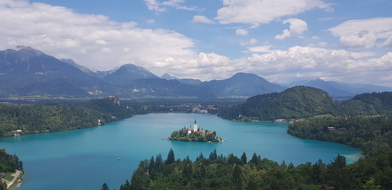 Lago_Bled_panoramica_OK.jpg