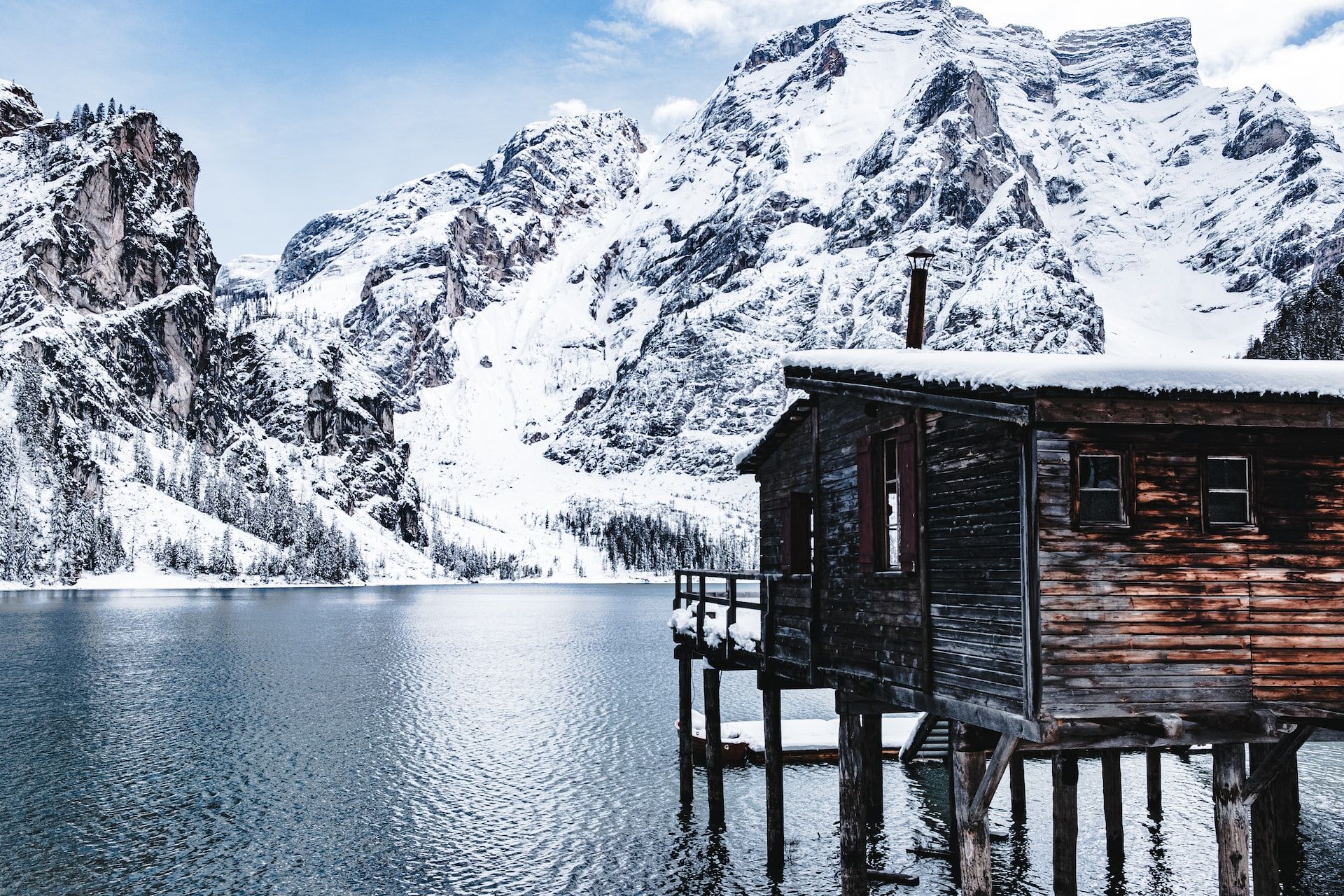 Lago_di_Braies_-_inverno.jpg
