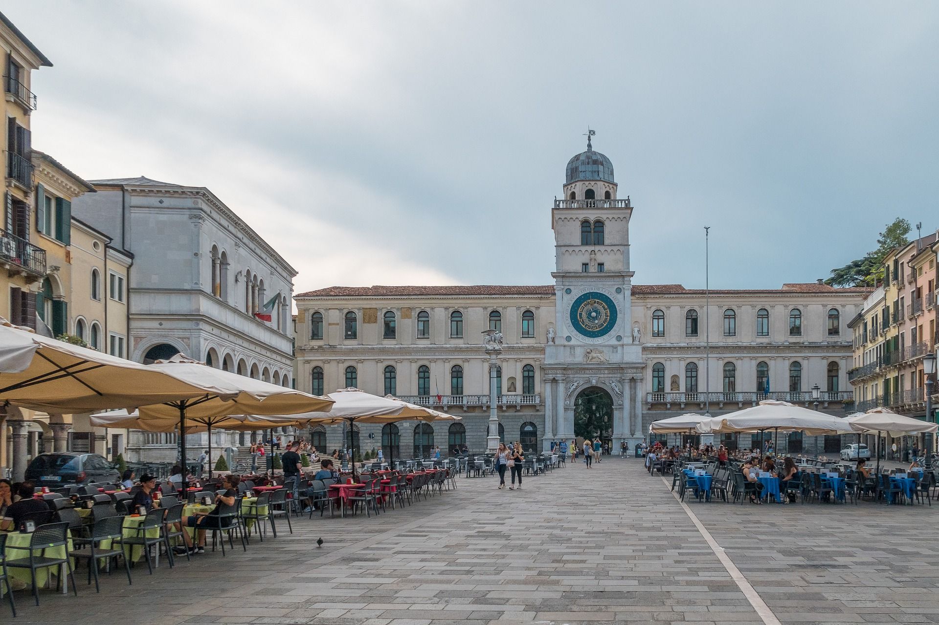 Padova_-_Piazza_OK.jpg