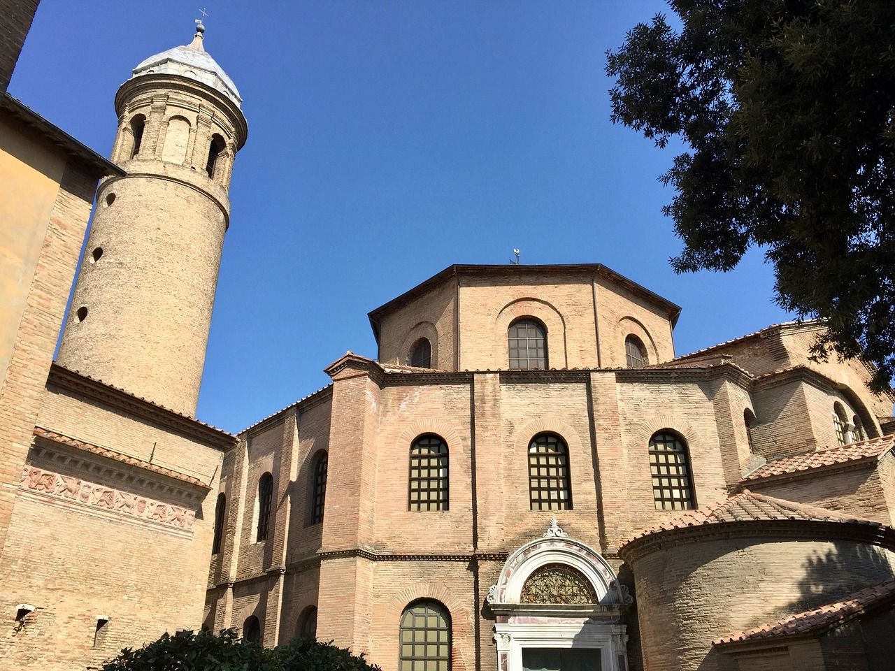 Ravenna_-_Basilica_di_S._Vitale_OK.jpg